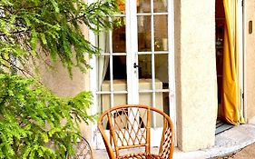 Little Escape im Jugendstil Poolhaus - WC und Dusche im Nebenhaus